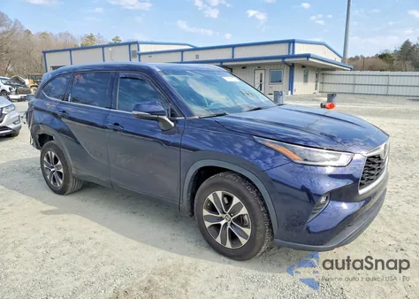 2021 Toyota Highlander Xle z USA, uszkodzony, nr VIN 5TDGZRAH5MS534773